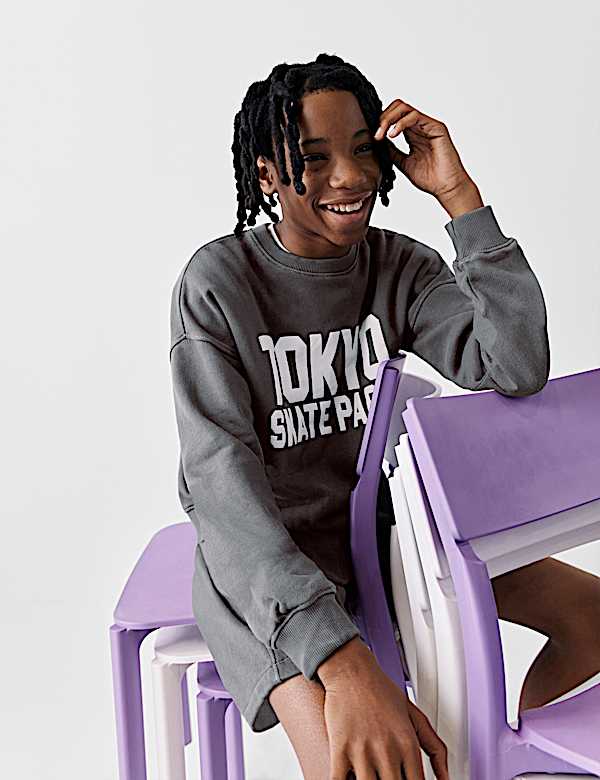 SD_04_T87_5103X_T3_X_EC_0-53987 Wochenendangebot 2-tlg. Outfit aus reiner Baumwolle bestehend aus einem Sweatshirt mit Grafik und Shorts (2–16J.)